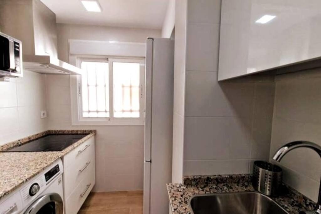 Moderno Apartamento Sevilla Zona Nervion. Wifi/Ac Екстер'єр фото